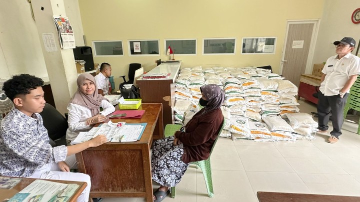 Mohon izin menyampaikan 23/7/2025 Kegiatan Penyaluran Bantuan Pangan Beras Bulog Tahun 2025
