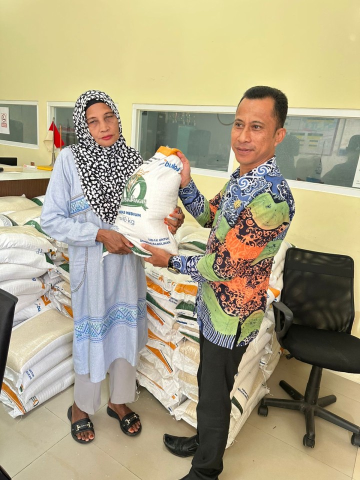 Mohon izin menyampaikan 23/7/2025 Kegiatan Penyaluran Bantuan Pangan Beras Bulog Tahun 2025