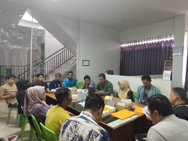 Mohon izin menyampaikan 27/7/2025 Lurah Jawa, Kasi Ekobang & LH, Babinkhamtibmas Kel. Jawa beserta RT Kel. Jawa Kegiatan Rakor Sosialisasi Peningkatan Saluran Drainase Jl. Siradj Salman RT. 27 Kelurahan Jawa (APBD 2025) di Lantai 2 Kantor Kelurahan Jawa