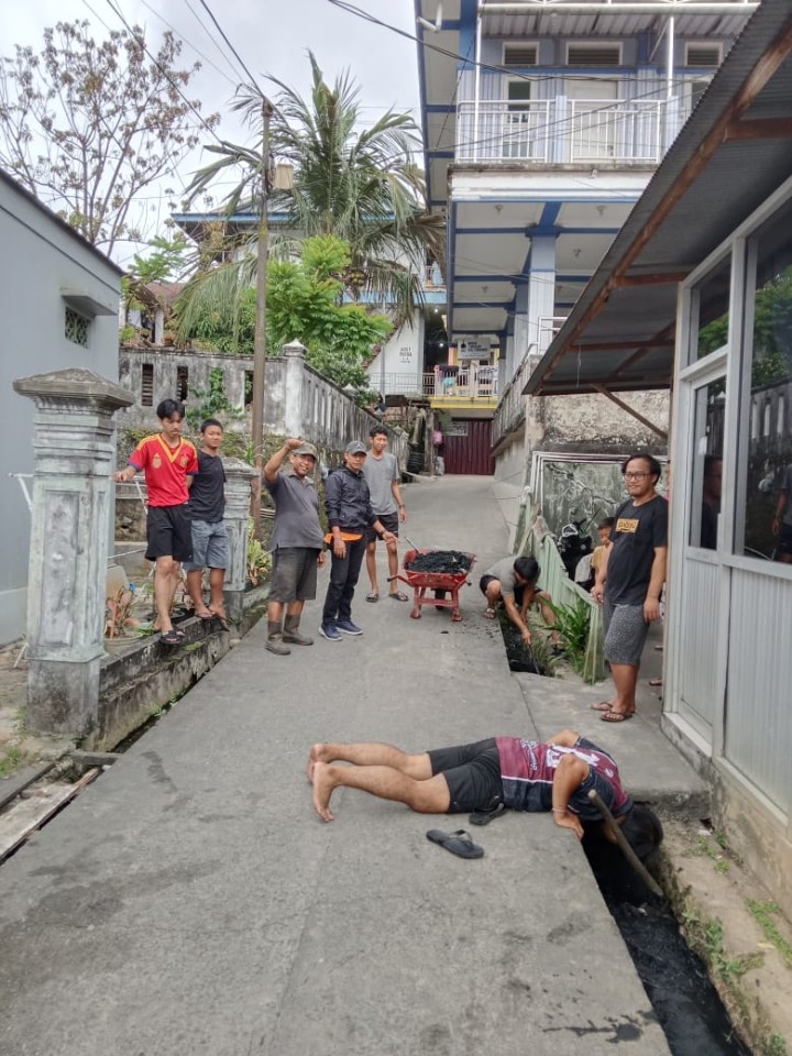 Mohon izin menyampaikan 27/07/2025 Lurah Jawa menghadiri Giat 1. Mengadakan Foging di RT 25   2. Monitoring Gotong Royong di RT 22 3. Monitoring Gotong Royong di RT 26