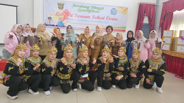 Mohon izin menyampaikan 28/7/2025 TP.PKK Kel Jawa dan Staf Kelurahan Mengikuti kegiatan "Lomba Sehat Senam Ceria PKK" dalam rangka hari kesatuan gerak PKK ke 53 tahun 2025 Yang diselenggarakan oleh TP.PKK Kecamatan samarinda ulu dan diikuti oleh 8 TP. PKK dan staf Kelurahan