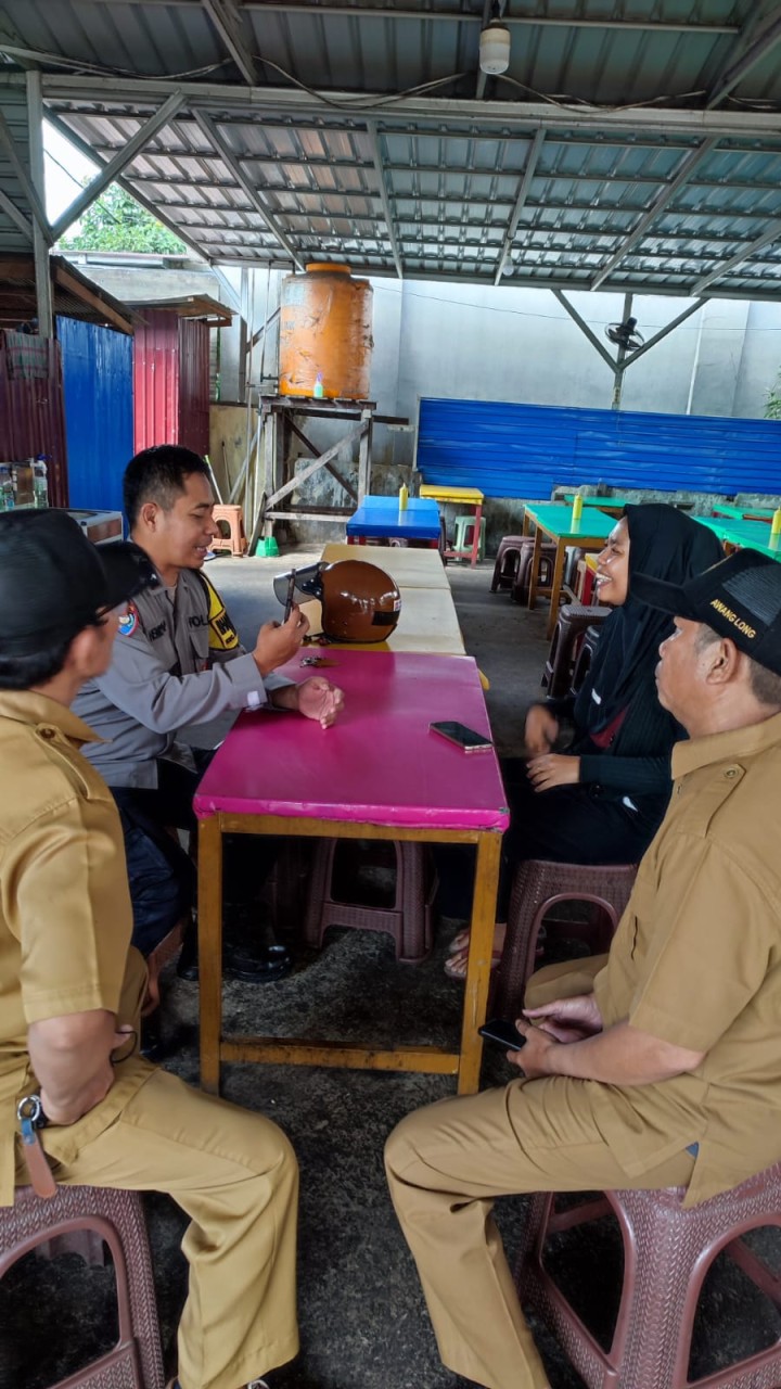 Mohon izin menyampaikan 29/7/2025 Menindaklanjuti kericuhan Tanggal 28/7/2025 Malam Jam 23:00 di Warung Cobek Bersama Lurah, Staf Kasi Pemerintahan & Trantib, Babinsa, Babinkamtibmas, LPM dan FKPM beserta Owner Warung Cobek