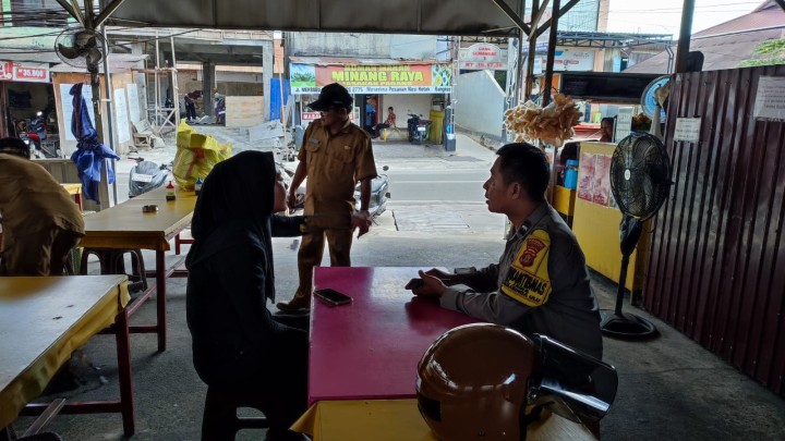 Mohon izin menyampaikan 29/7/2025 Menindaklanjuti kericuhan Tanggal 28/7/2025 Malam Jam 23:00 di Warung Cobek Bersama Lurah, Staf Kasi Pemerintahan & Trantib, Babinsa, Babinkamtibmas, LPM dan FKPM beserta Owner Warung Cobek