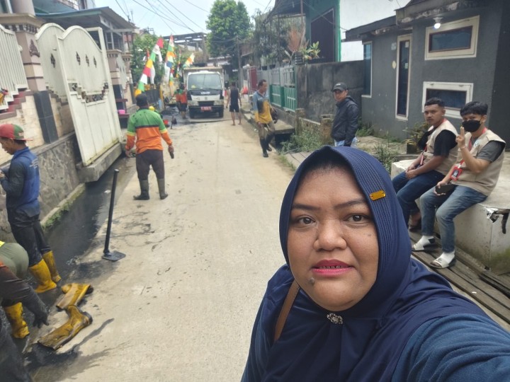 Mohon izin menyampaikan 3/8/2025 Mohon izin menyampaikan Lurah Jawa, Kasi Ekobang LH & Staf Kel. Jawa Monitoring Gotroy RT. 33 bersama Tim Hantu Banyu DPUPR Kota Samarinda di Jl. Bukit Barisan dan Monintoring Gotong Royong di Wilayah RT. 15 & 16