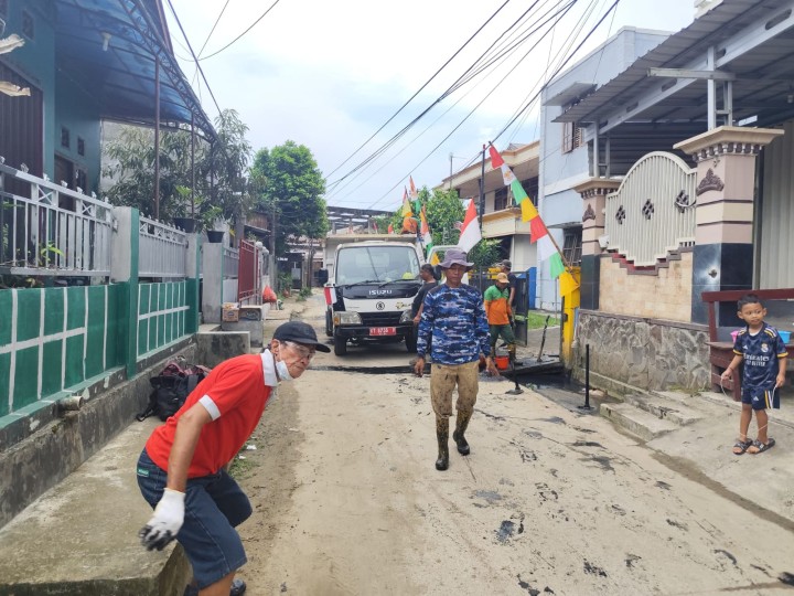 Mohon izin menyampaikan 3/8/2025 Mohon izin menyampaikan Lurah Jawa, Kasi Ekobang LH & Staf Kel. Jawa Monitoring Gotroy RT. 33 bersama Tim Hantu Banyu DPUPR Kota Samarinda di Jl. Bukit Barisan dan Monintoring Gotong Royong di Wilayah RT. 15 & 16