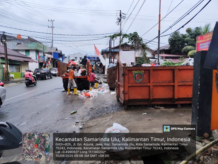 Mohon izin menyampaikan, Kegiatan Kasi Ekobang LH Kel. Jawa Monitoring Pasca Gotong Royong di Parit dekat TPS Jl. Gn. Arjuna oleh Warga RT. 12 & RT. 13 Kel. Jawa Pukul 09.00 WITA pada Minggu, 10-08-2025.  Hasil yang didapat : Pasir & Lumpur belum dikarungi setelah pengerukan parit/drainase, di dalam parit juga masih penuh pasir. Kondisi hujan sedang.  Adapun keadaan tsb sudah dilaporkan ke Pak Slamet Ketua RT. 13, agar nanti selesai hujan untuk ditindaklanjuti.  Dan besok senin bersurat ke DLH untuk pengangkutan sisa sampah Gotroy RT. 12 & RT. 13.  Demikian dilaporkan