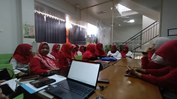 Mohon izin menyampaikan 11/8/2025 Lurah Jawa menghadiri Pembinaan dari DPPKB melalui petugas TPK Kelurahan Jawa dan Penyuluha DPPKB kelurahan jawa