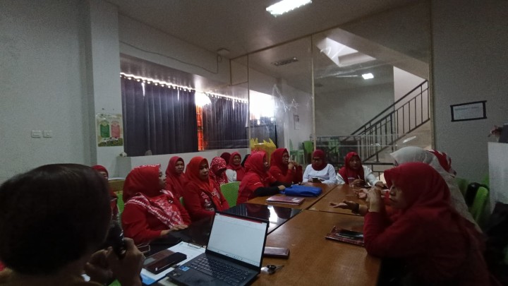 Mohon izin menyampaikan 11/8/2025 Pertemuan Gentong.. Gerakan orang' Tua atasi stunting  pijak Donator PLN, Fan Kecamatan Samarinda ulu di Koordinor kelurahan Jawa bersama TPK  Kelurahan jawa dan Penyuluha KB kelurahan Jawa dan Alhli Gizi Puskemas Pasundan