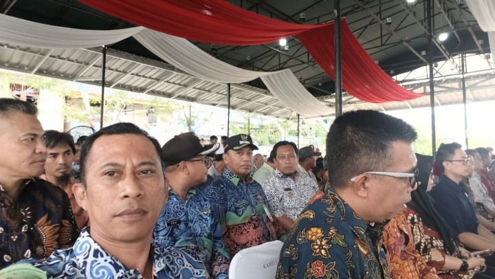 Mohon izin menyampaikan 14/8/2025 Lurah Jawa menghadiri Kegiatan Penyerahan Sertifikat Untuk Rakyat kegiatan Konsolidasi Tanah Di Kalimantan Timur oleh Direktur Jendral Pengadaan Tanah dan Pengambangan Pertanahan Bersama Walikota dan Wakil Walikota Samarinda