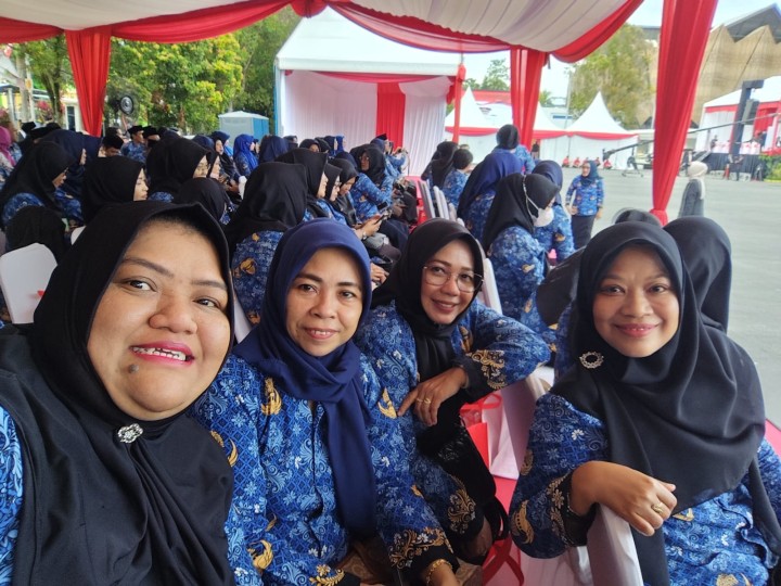 Mohon izin menyampaikan 17 /08/2025 Lurah Jawa, Sekretaris Lurah Jawa, Kasi Kesra Kel. Jawa, Kasi Ekobang & LH Kel. Jawa  Penurunan Bendahara Merah HUT RI Ke 80 Pemerintah Kota Samarinda