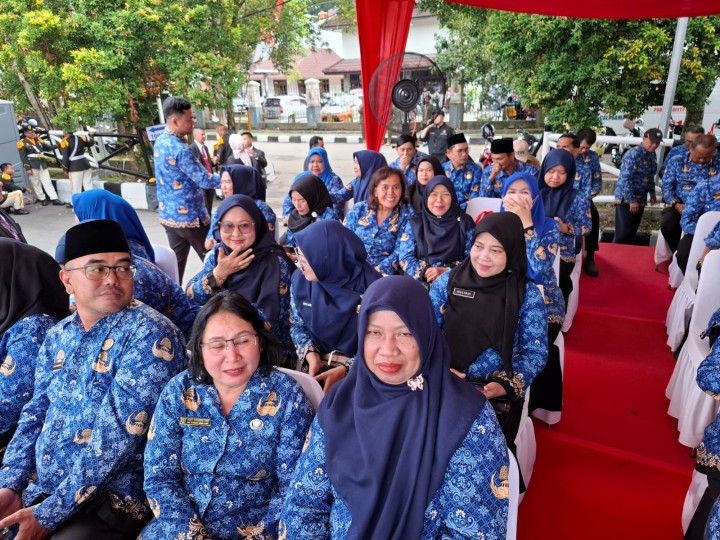 Mohon izin menyampaikan 17 /08/2025 Lurah Jawa, Sekretaris Lurah Jawa, Kasi Kesra Kel. Jawa, Kasi Ekobang & LH Kel. Jawa  Penurunan Bendahara Merah HUT RI Ke 80 Pemerintah Kota Samarinda