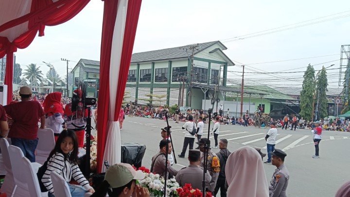 Mohon izin menyampaikan 23/8/2025 Lurah Jawa menghadiri Undangan Pawai Pembangunan Dan Karnaval Budaya Nusantara di Taman Samarendah Kota Samarinda