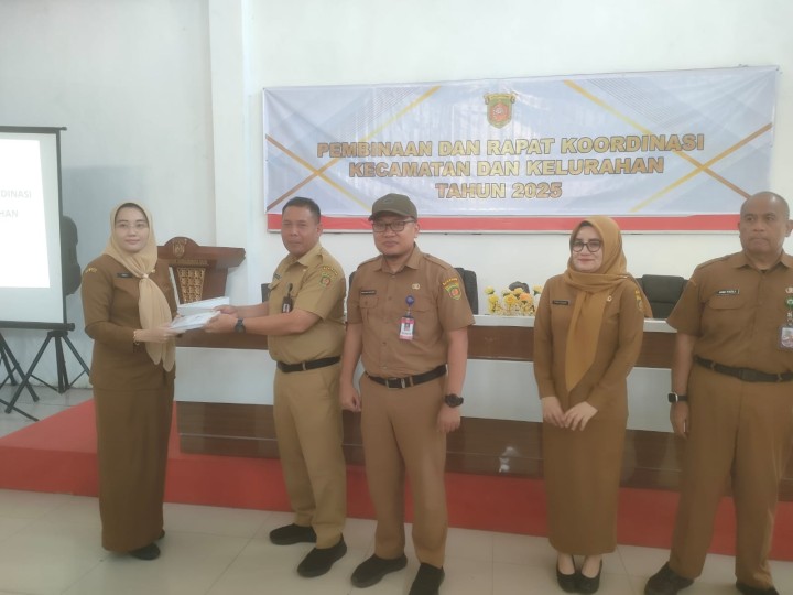 Mohon izin menyampaikan 26/8/2025 Pembinaan dan Rapat Koordinasi Kecamatan dan Kelurahan yang di hadiri KABAG TAPEM, KABAG ORGANISASI, KABID PEMERINTAHAN DAN PEMBANGUNAN MANUSIA BAPPERIDA, KABID BIDANG PEMBENDAHARAAN BPKAD, KABID PEMBERDAYAAN MASYARAKAT DINSOS, KABID PEMBINAAN APARATUR BKPSDM, PEJABAT STRUKTURAL KECAMATAN SAMARINDA ULU, PEJABAT STRUKTURAL KELURAHAN SE-KECAMATAN SAMARINDA ULU, BENDAHARA KECAMATAN DAN KELURAHAN SE-KECAMATAN SAMARINDA ULU