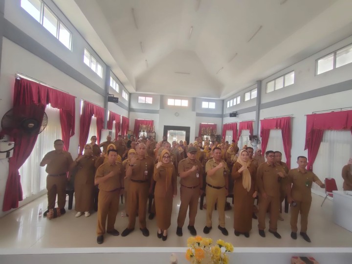 Mohon izin menyampaikan 26/8/2025 Pembinaan dan Rapat Koordinasi Kecamatan dan Kelurahan yang di hadiri KABAG TAPEM, KABAG ORGANISASI, KABID PEMERINTAHAN DAN PEMBANGUNAN MANUSIA BAPPERIDA, KABID BIDANG PEMBENDAHARAAN BPKAD, KABID PEMBERDAYAAN MASYARAKAT DINSOS, KABID PEMBINAAN APARATUR BKPSDM, PEJABAT STRUKTURAL KECAMATAN SAMARINDA ULU, PEJABAT STRUKTURAL KELURAHAN SE-KECAMATAN SAMARINDA ULU, BENDAHARA KECAMATAN DAN KELURAHAN SE-KECAMATAN SAMARINDA ULU