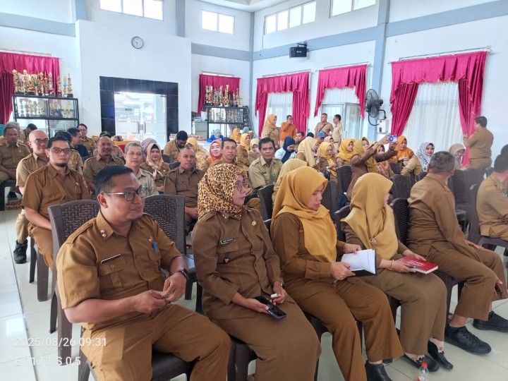Mohon izin menyampaikan 26/8/2025 Pembinaan dan Rapat Koordinasi Kecamatan dan Kelurahan yang di hadiri KABAG TAPEM, KABAG ORGANISASI, KABID PEMERINTAHAN DAN PEMBANGUNAN MANUSIA BAPPERIDA, KABID BIDANG PEMBENDAHARAAN BPKAD, KABID PEMBERDAYAAN MASYARAKAT DINSOS, KABID PEMBINAAN APARATUR BKPSDM, PEJABAT STRUKTURAL KECAMATAN SAMARINDA ULU, PEJABAT STRUKTURAL KELURAHAN SE-KECAMATAN SAMARINDA ULU, BENDAHARA KECAMATAN DAN KELURAHAN SE-KECAMATAN SAMARINDA ULU