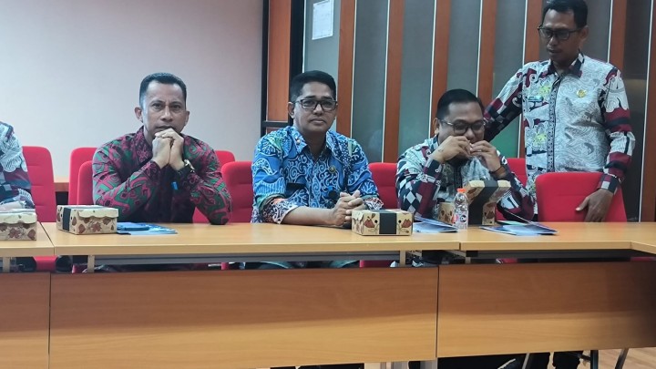 Mohon izin menyampaikan 28/8/2025 Lurah Jawa menghadiri Rapat Koordinasi dan Sosialisasi Kegiatan Penilaian Probebaya Award 2025 di Ruang Rapat Integritas Lt.II INSPEKTORAT Kota Samarinda