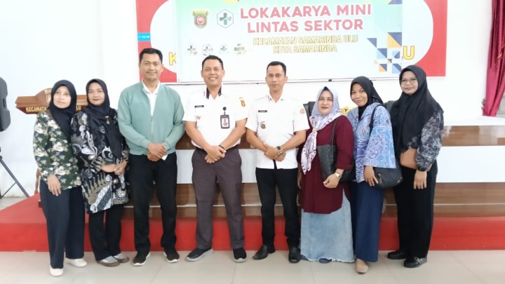 Mohon izin menyampaikan 3/9/2025 Lurah Jawa dan Kasi Kesra Kel. Jawa menghadiri acara Lokakarya Mini Lintas Sektor Triwulan 3 Puskesmas Se- Kecamatan Samarinda Ulu Tahun 2025 di Aula Kecamatan Samarinda Ulu Kota Samarinda