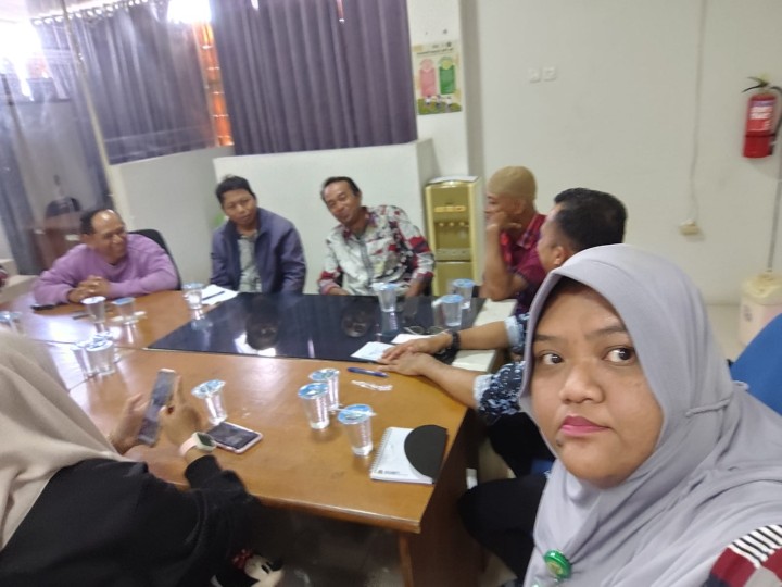 Mohon izin menyampaikan 4/9/2025 Lurah Jawa dan Kasi Ekobang & LH Kel. Jawa Rakor Disperkim Kota Smd masalah Rumah Tidak Layak Huni (RTLH) an. Suranti di RT. 32 di Lantai 2 Kelurahan Jawa