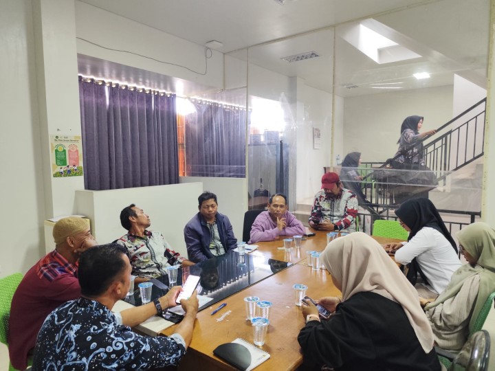 Mohon izin menyampaikan 4/9/2025 Lurah Jawa dan Kasi Ekobang & LH Kel. Jawa Rakor Disperkim Kota Smd masalah Rumah Tidak Layak Huni (RTLH) an. Suranti di RT. 32 di Lantai 2 Kelurahan Jawa