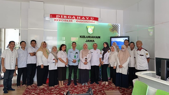 Mohon izin menyampaikan 10/9/2025 Kunjungan Sekretaris Kecamatan Samarinda Ulu, Kasi Pelayanan Umum, dan Staf Kecamatan Samarinda Ulu Melakukan Pembinaan pada Pejabat Struktural dan Staf Kelurahan Jawa
