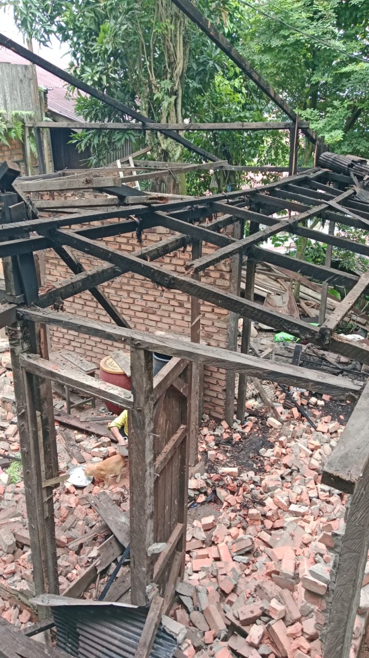 Mohon izin menyampaikan 14/9/2025 Staf Seksi Ekobang LH Kel. Jawa, untuk Peruntuhan Rumah Tidak Layak Huni (RTLH) RT. 32 an. Suranti