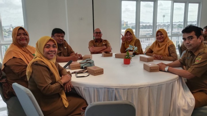 Mohon izin menyampaikan 16/9/2025 Lurah Jawa, Kasi Ekobang & LH dan Kasi Kesra Kel. Jawa Rapat Koordinasi Probebaya TW 3 Tahun 2025 (Hasil Input E-Dalev) Ruang Rapat Arutala BAPPERIDA Kota Samarinda Lantai 4