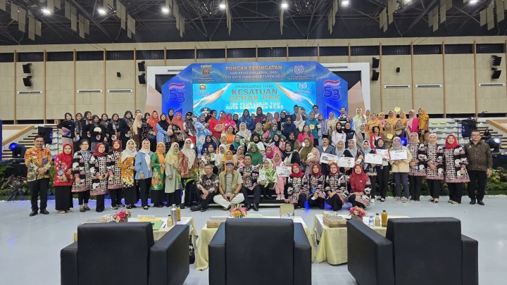 Mohon izin menyampaikan 20/9/2025 Lurah Jawa dan Kasi Kesra menghadiri acara HKG PKK Kota Samarinda ke 53 Dan sekaligus Launching Daster (Dasawisma terintergrasi) Oleh Bapak Walikota Samarinda di Gor Segiri Samarinda