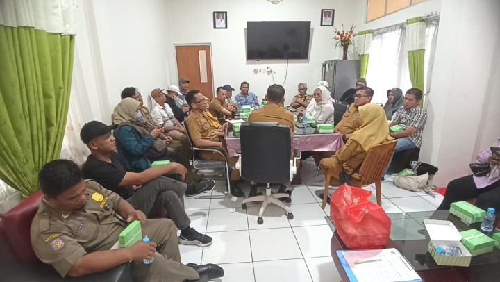 Mohon izin menyampaikan 22/9/2025 Lurah Jawa Mengikuti Kegiatan Rakor Probebeya Lurah dan ketua Pokmas Se-kecamatan Samarinda Ulu di Ruang Camat Samarinda Ulu