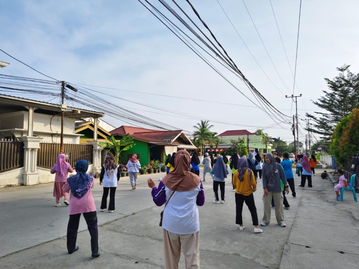 Senam Rutin Puskesmas Bersama Warga dan Pemeriksaan kesehatan Gratis