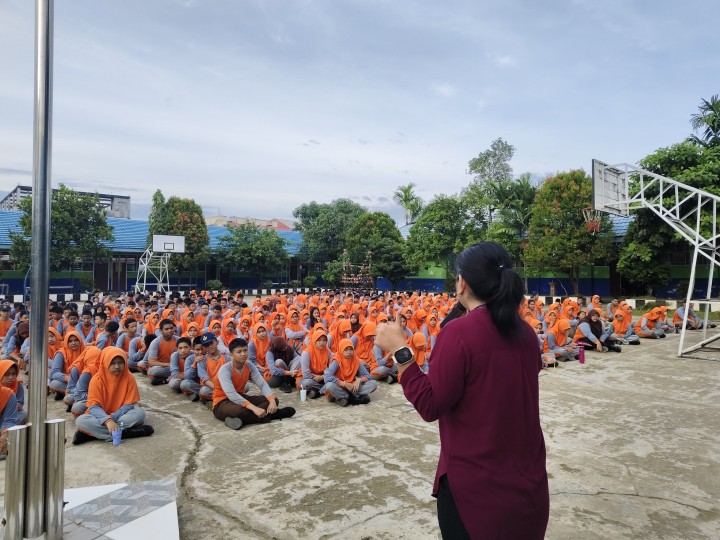 PENYULUHAN KESEHATAN DI SMP NEGERI 03