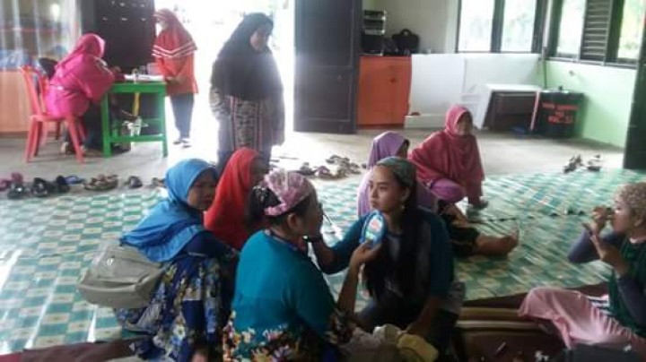 Pengenalan Produk Kecantikan dari Oriflame untuk PKK Karang Anyar