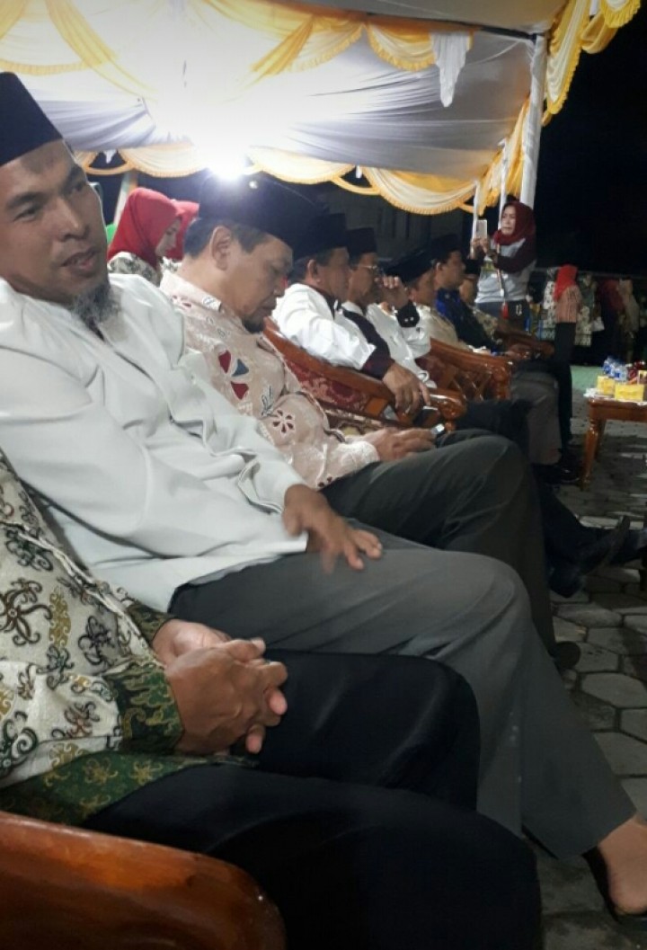 Lurah KArang Anyar beserta Istri Menghadiri Undangan Pembukaan MTQ ke XX Tingkat Kecamatan Sungai Kunjang di Kelurahan Loa Bakung