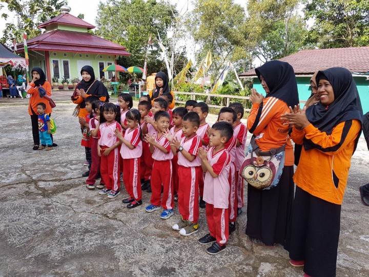 Kunjungan ke Taman Letj.MT.Haryono Karang Anyar dari TK.Gelatik (Jl.Otto Iskandarwinata) padi Hari Jumat, 23 Februari 2018