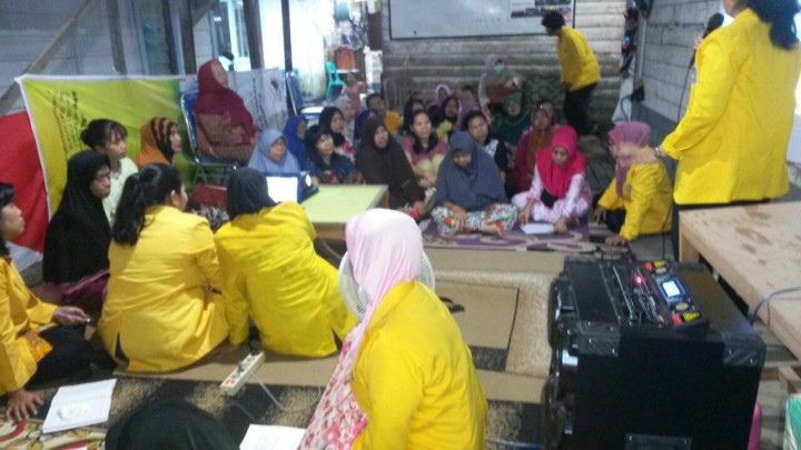 Kegiatan Musyawarah masyarakat desa ( MMD ) kel. Karang anyar kec. Sungai kunjang kelompok II praktik komunitas D-3 kebidanan poltekes kemenkes
