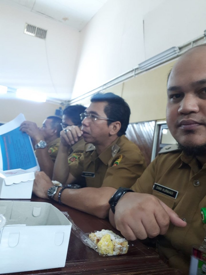 Senin, 09 April 2018 Kegiatan Studi tiru bidang pelayanan publik di Pemerintah Kota Makassar oleh Pemerintah Kota Samarinda. Diruang rapat utama balaikota samarinda.