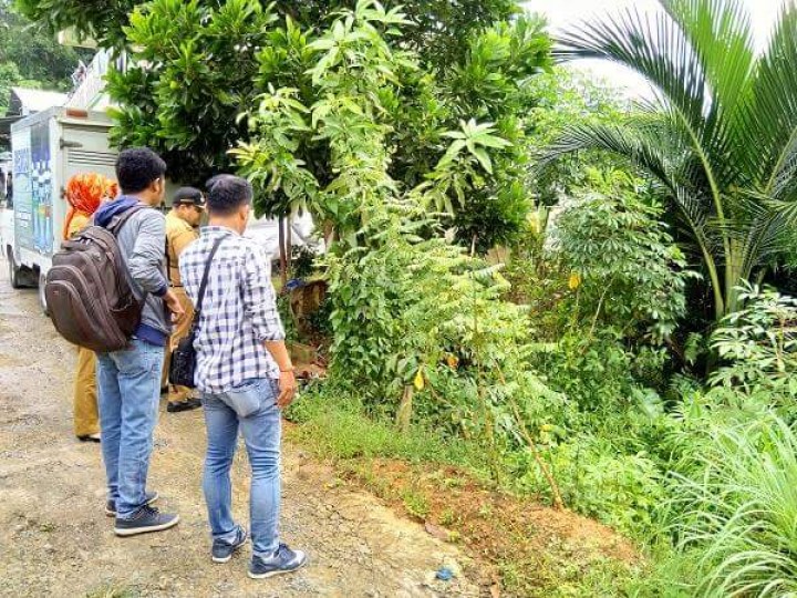 Peninjauan lapangan pd tgl 09 april oleh Lurah Karang Anyar beserta staff di Jl.Kelapa Gading dan Jl.Kahoi 10 yg akan diperbaiki jalan dan drainase nya.