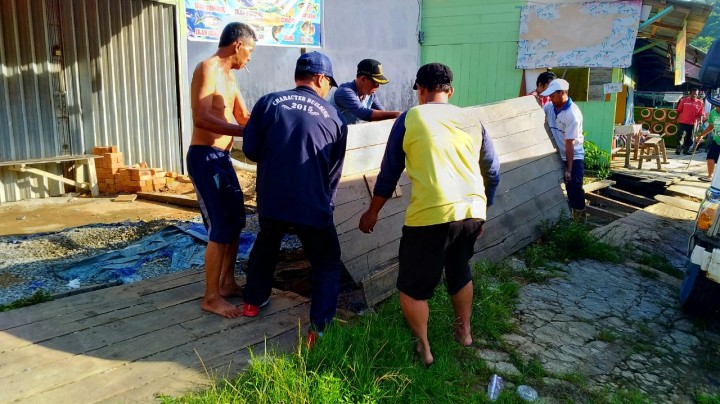 Minggu, 15 April 2018 Gotong royong bersama di wilayah Jl.Kelapa Gading