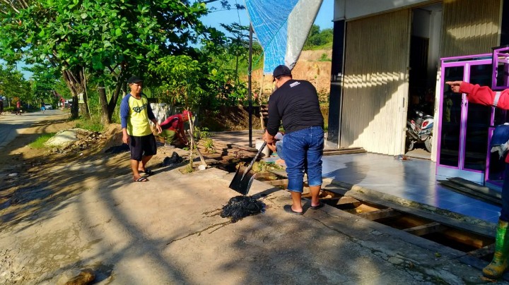 Minggu, 15 April 2018 Gotong royong bersama di wilayah Jl.Kelapa Gading