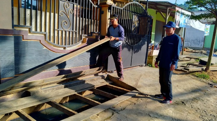 Minggu, 15 April 2018 Gotong royong bersama di wilayah Jl.Kelapa Gading