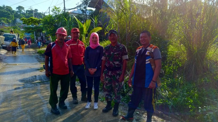 Minggu, 15 April 2018 Gotong royong bersama di wilayah Jl.Kelapa Gading