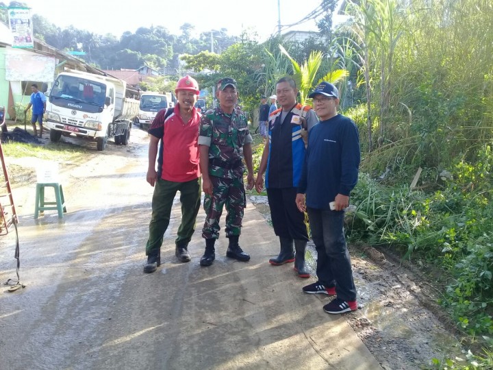 Minggu, 15 April 2018 Gotong royong bersama di wilayah Jl.Kelapa Gading