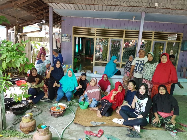 Kegiatan Gotong royong sekaligus pemotongan sapi 2 ekor di Jl.Meranti Rt.23 pada Hari Minggu, 06 Mei 2018