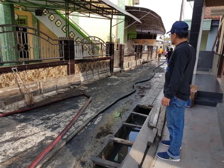 Kegiatan Gotong royong sekaligus pemotongan sapi 2 ekor di Jl.Meranti Rt.23 pada Hari Minggu, 06 Mei 2018
