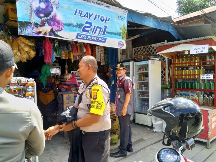 Kegiatan Razia Minuman Berlakohol di warung-warung sekitaran wilayaha Kelurahan Karang Anyar pd hari Kamis, 03 Mei 2018
