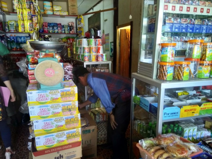 Kegiatan Razia Minuman Berlakohol di warung-warung sekitaran wilayaha Kelurahan Karang Anyar pd hari Kamis, 03 Mei 2018