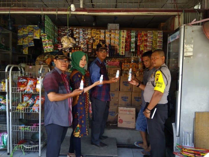 Kegiatan Razia Minuman Berlakohol di warung-warung sekitaran wilayaha Kelurahan Karang Anyar pd hari Kamis, 03 Mei 2018