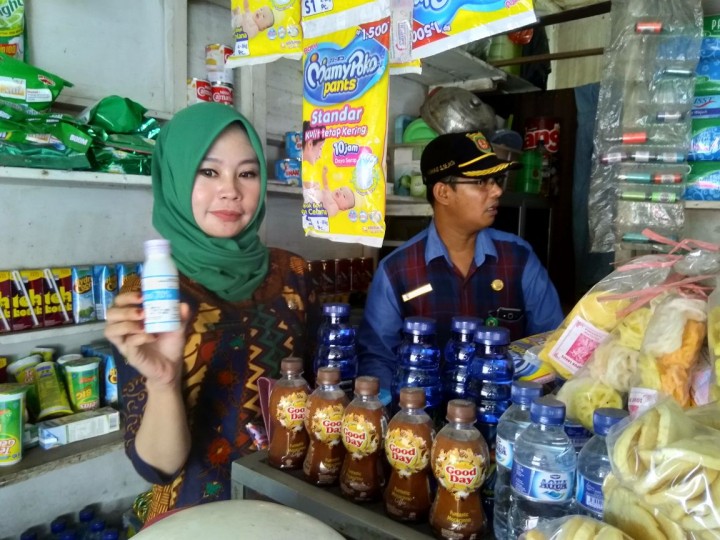 Kegiatan Razia Minuman Berlakohol di warung-warung sekitaran wilayaha Kelurahan Karang Anyar pd hari Kamis, 03 Mei 2018