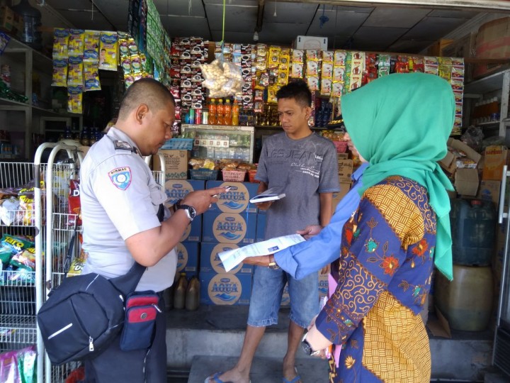 Kegiatan Razia Minuman Berlakohol di warung-warung sekitaran wilayaha Kelurahan Karang Anyar pd hari Kamis, 03 Mei 2018