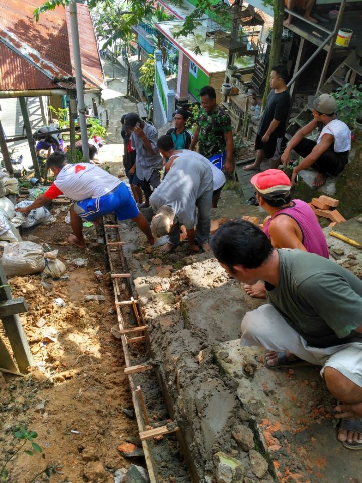 Kegiatan Gotong Royong di RT. 36 Kel. karang Anyar Jl. Cendana, 19 Juni 2018