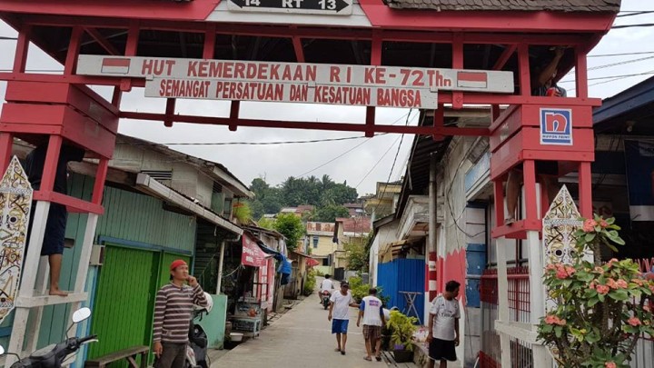 .Gotong royong warga RT 22,23 dan 24 serta RT 13 Kelurahan Karang Anyar dalam rangka persiapan lomba HBS tingkat kecamatan Sungai Kunjang
